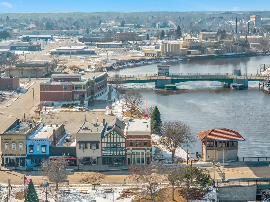 810 S 8th St, Manitowoc, WI 54220 - #3