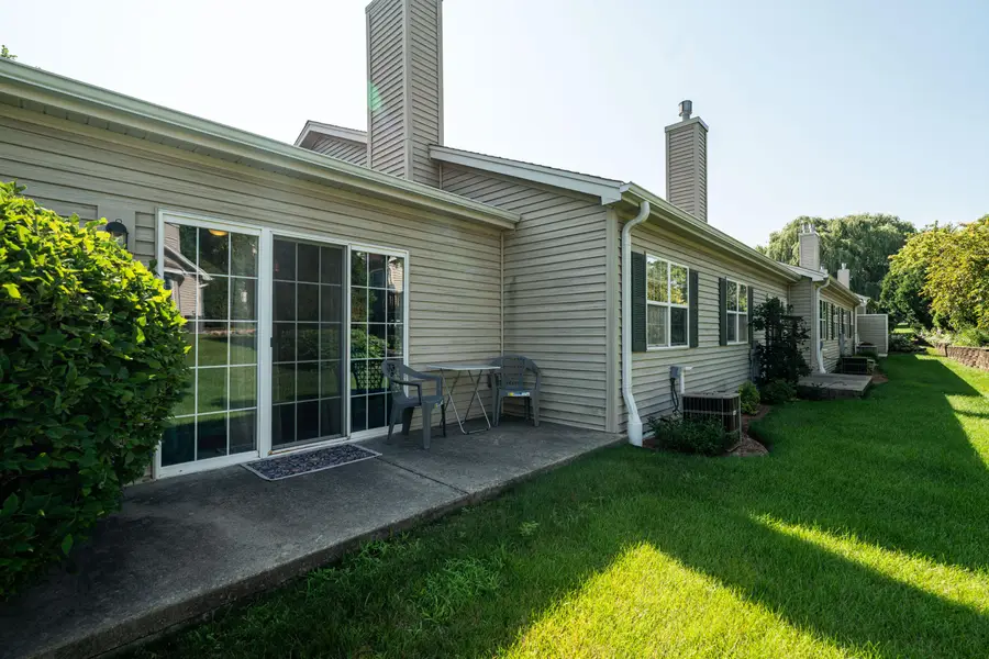 5201 S Tuckaway Blvd, Greenfield, WI 53221 - #3