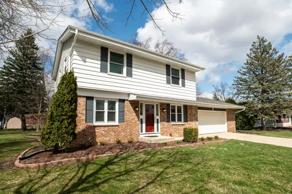 132 W Juniper Dr, Grafton, WI 53024