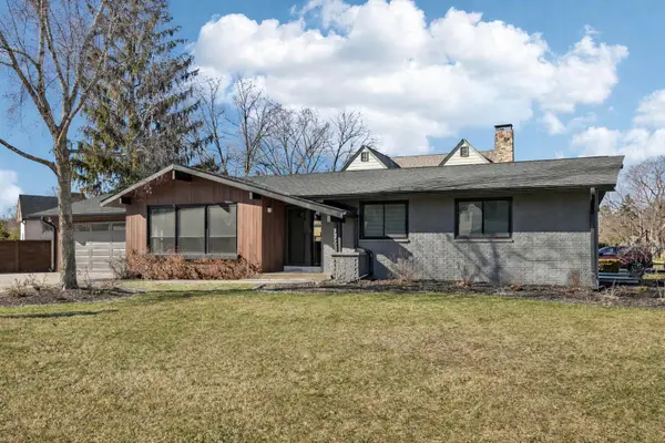 726 W Wisconsin Ave, Oconomowoc, WI 53066