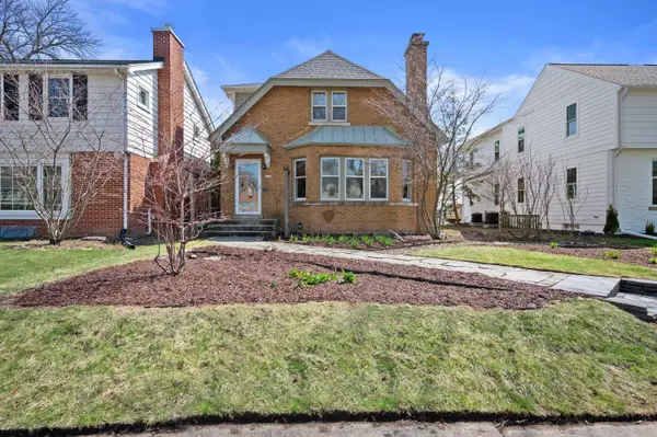 4832 N Newhall St, Whitefish Bay, WI 53217