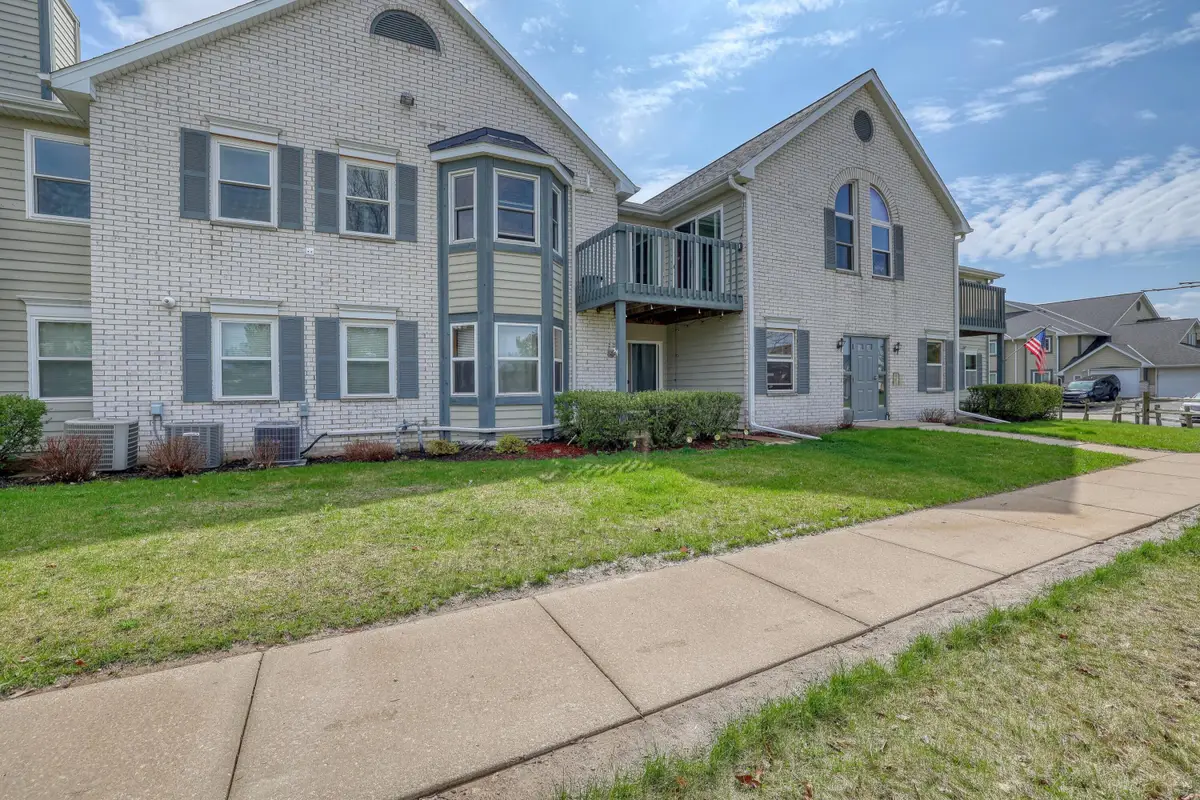 N25W24069 River Park Dr, Pewaukee, WI 53072 - #1