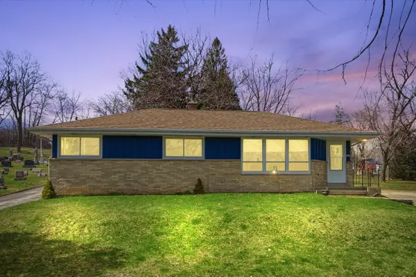 601 S Main St, Saukville, WI 53080