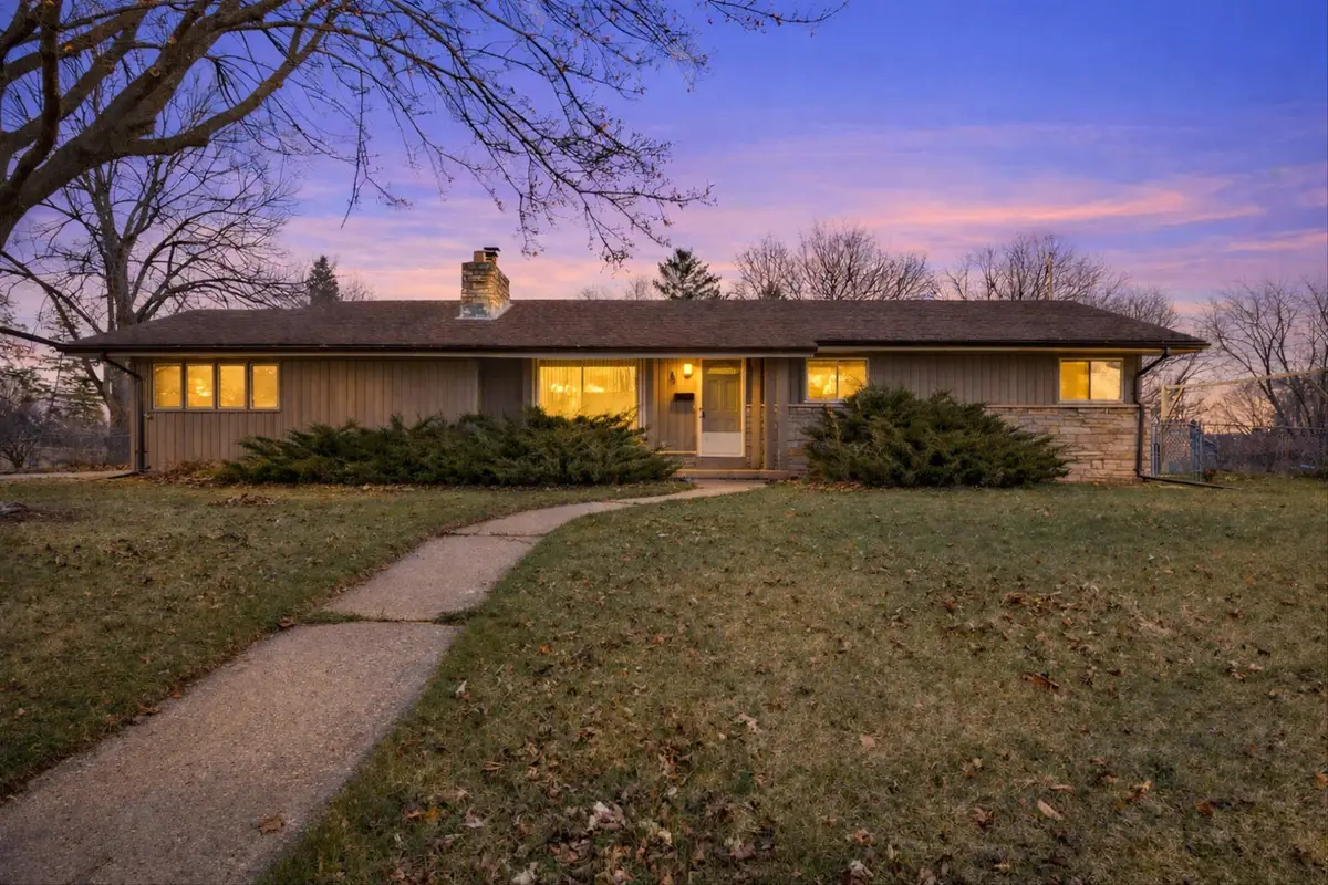 301 Franklin St, Waterford, WI 53185 - #1