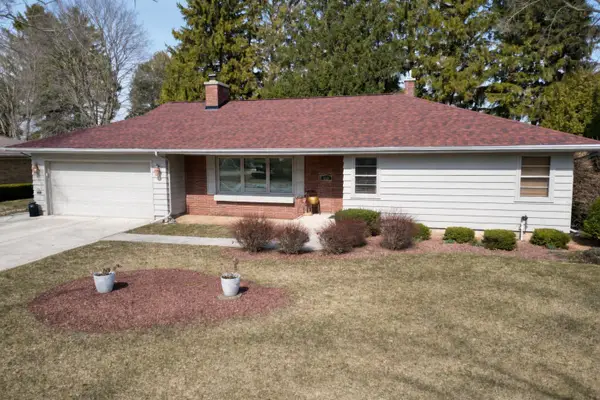 1616 Ahrens St, Manitowoc, WI 54220