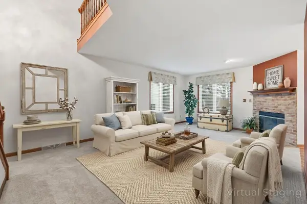 512 Frederick Ct, Oconomowoc, WI 53066