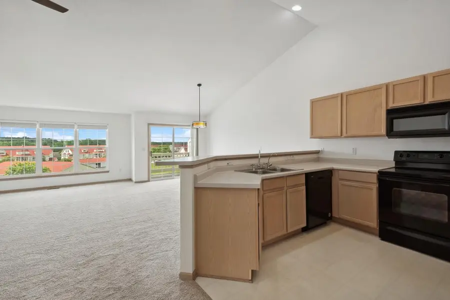 2152 Newbury Ln, Delavan, WI 53115 - #3