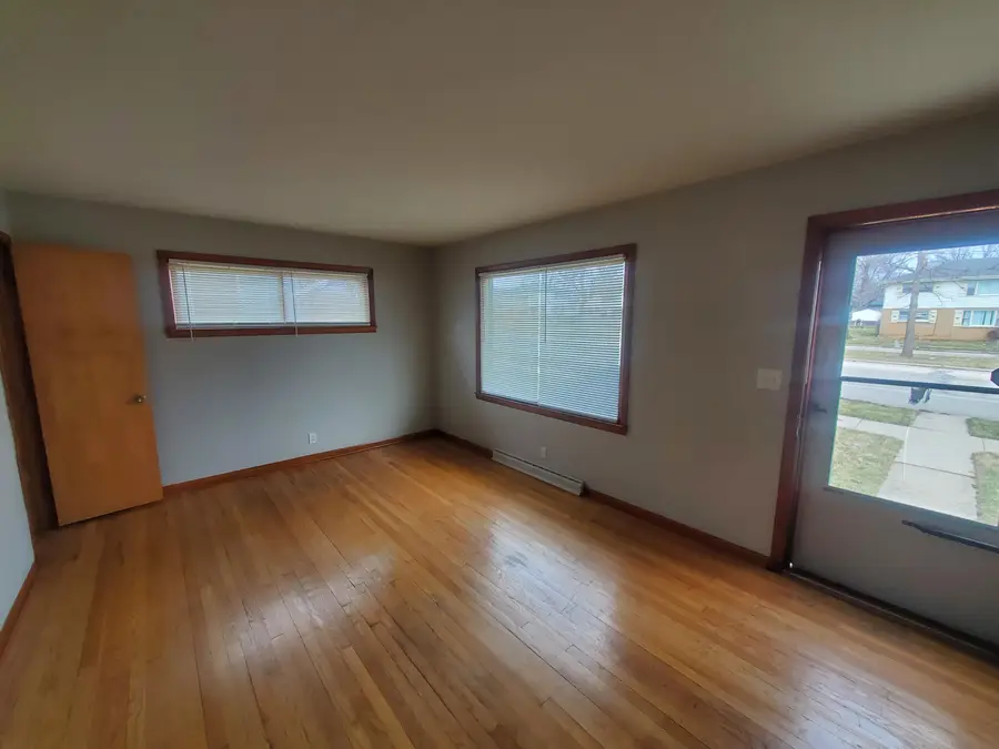 8229 W Grantosa Dr W, Milwaukee, WI 53218 - #3