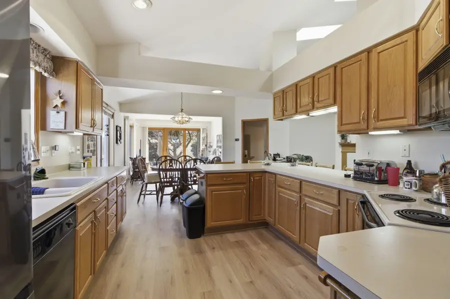 N80W17455 Robin Cir, Menomonee Falls, WI 53051 - #2