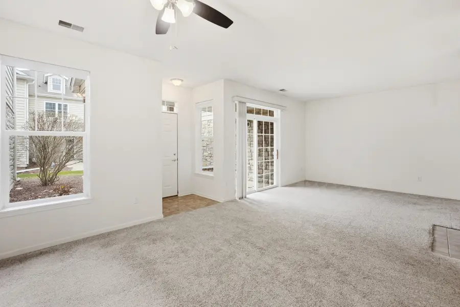 N16W26521 Meadowgrass Cir, Pewaukee, WI 53072 - #3