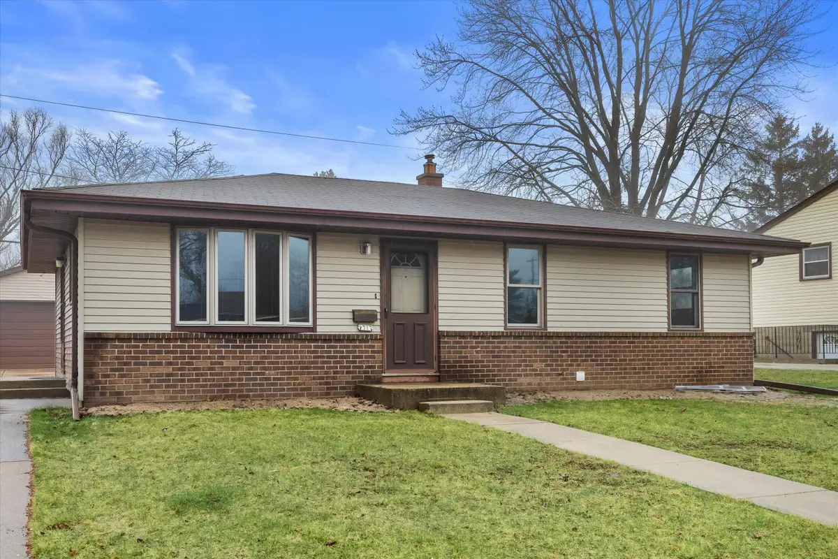 9317 Carol Ann Dr, Sturtevant, WI 53177 - #1