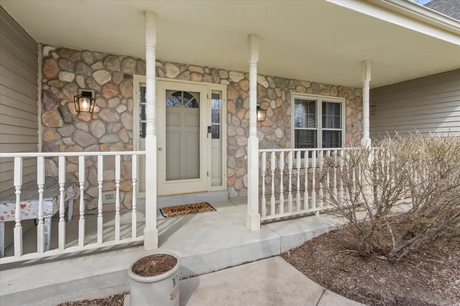 N66W13490 Crestwood Dr, Menomonee Falls, WI 53051 - #2