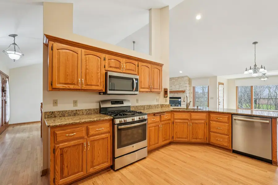 16605 W Sumerland Ct, New Berlin, WI 53151 - #2