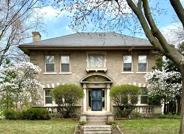 2400 E Newton Ave, Shorewood, WI 53211