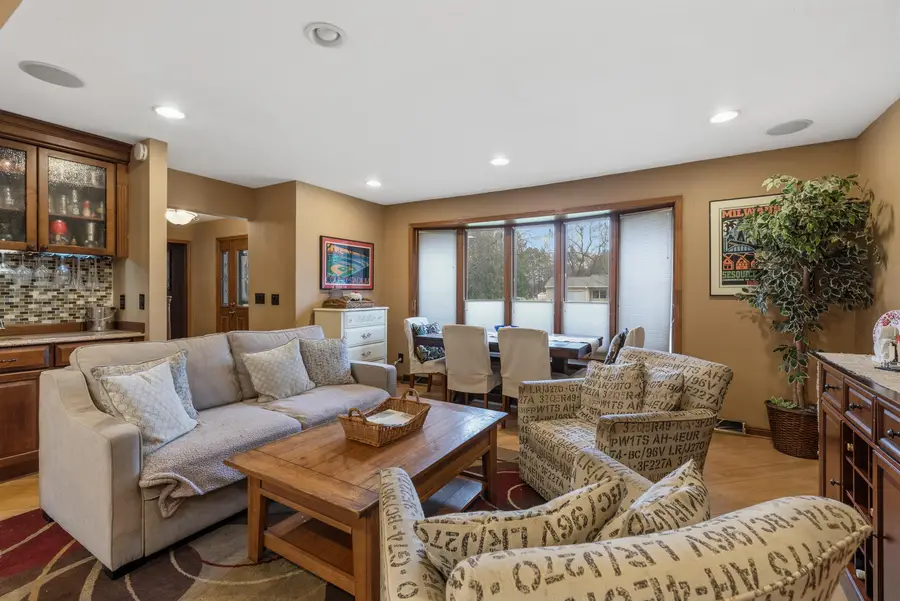 1326 W Zedler Ln, Mequon, WI 53092 - #3