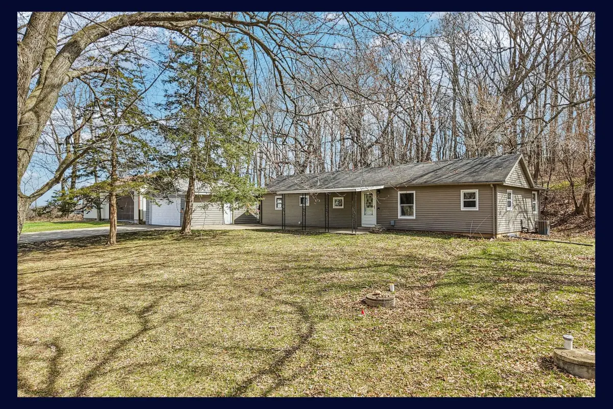 5040 Crestview Rd, Marshall, WI 53559 - #1