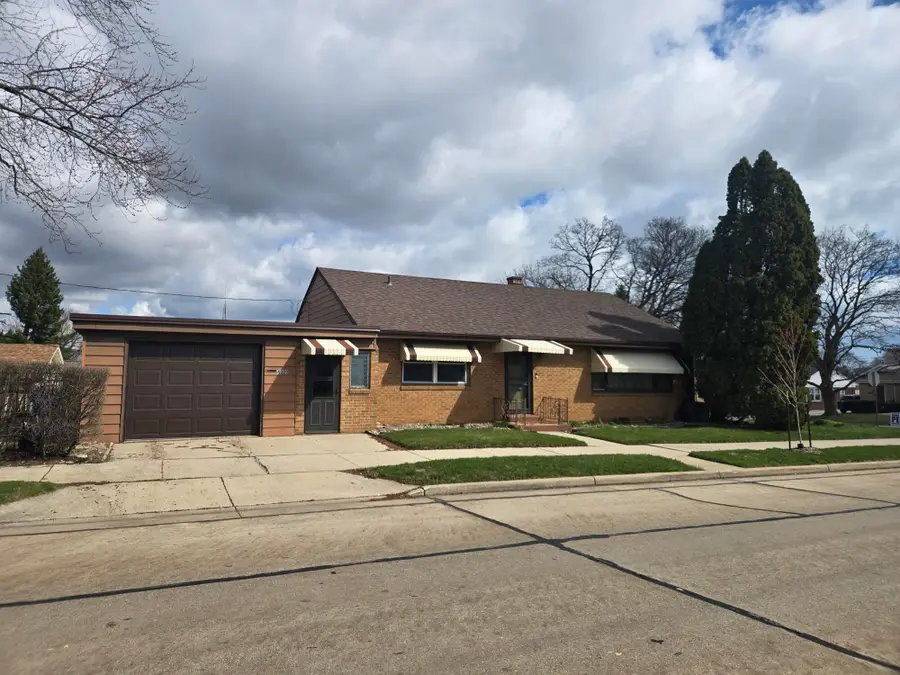 4300 Kinzie St, Racine, WI 53405 - #2