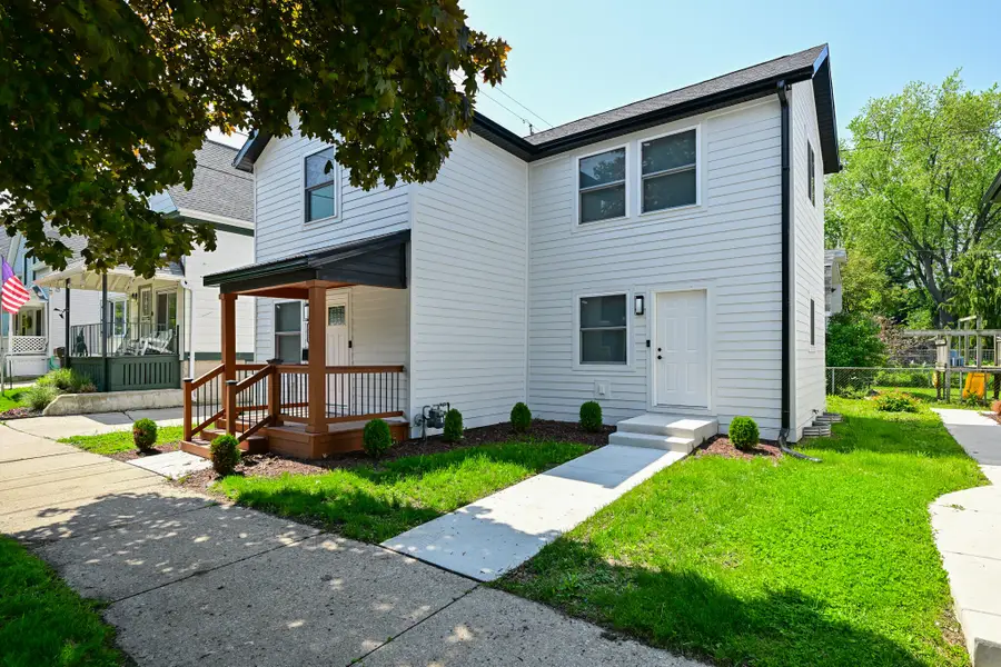 1922 E Iron St, Milwaukee, WI 53207 - #3