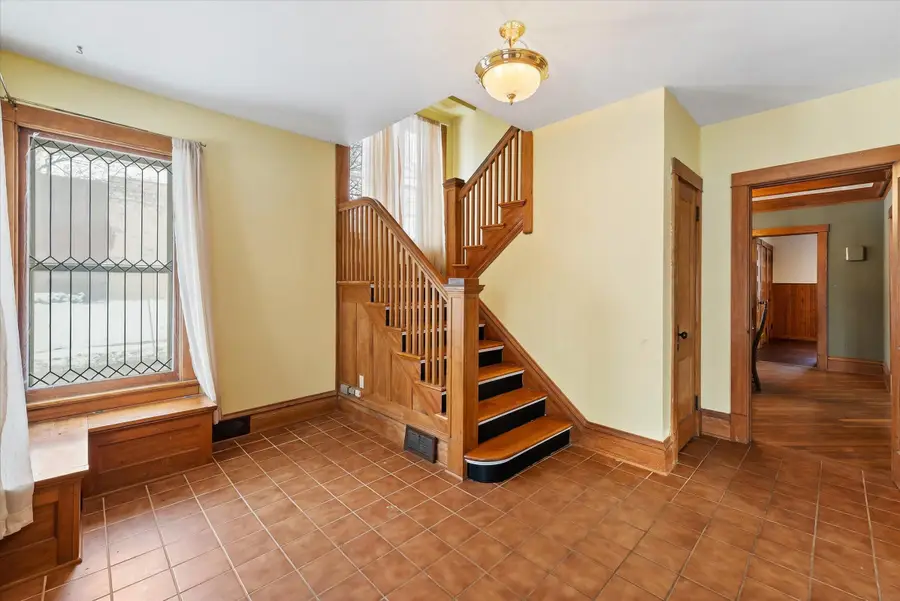 527 N Hartwell Ave, Waukesha, WI 53186 - #2