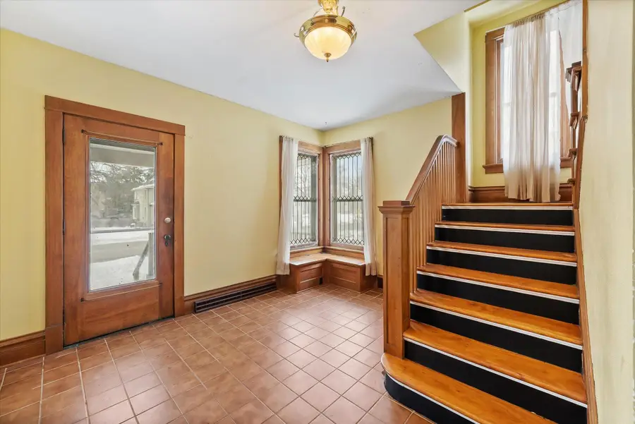 527 N Hartwell Ave, Waukesha, WI 53186 - #3