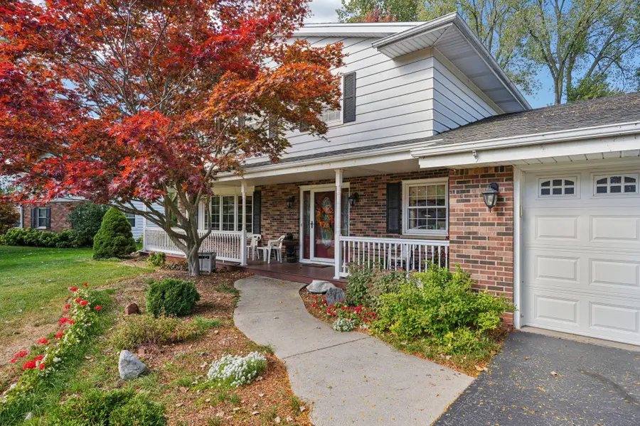 720 W Fairfield Ct, Glendale, WI 53217 - #3