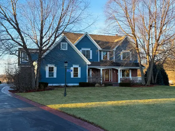 W287N6371 Broadwing Ct, Merton, WI 53029