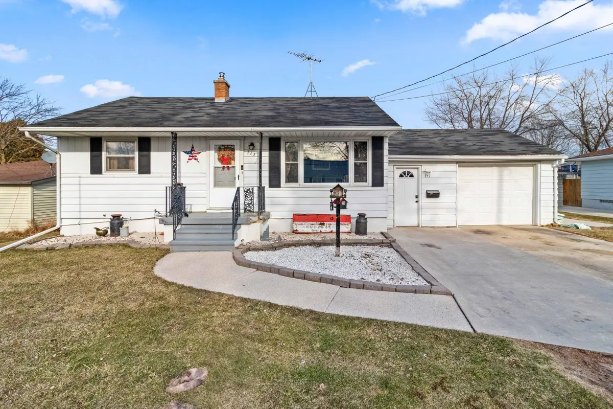 717 Buchholz St, Two Rivers, WI 54241 - #1