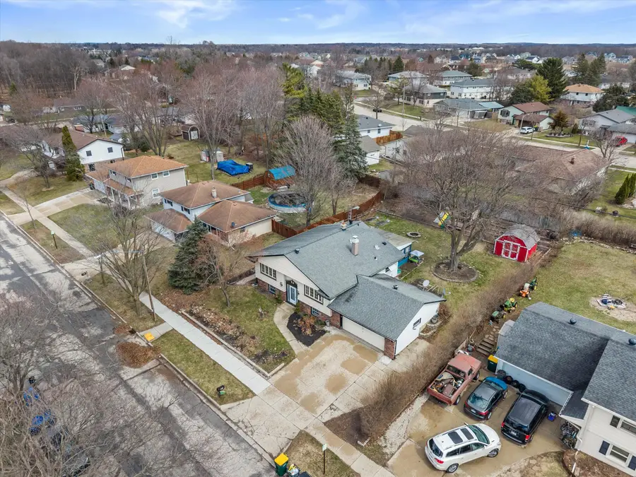 605 Juniper Ct, West Bend, WI 53095 - #2