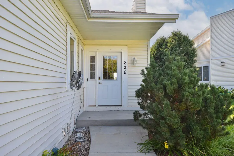 835 Bridlewood Dr, Hartford, WI 53027 - #2