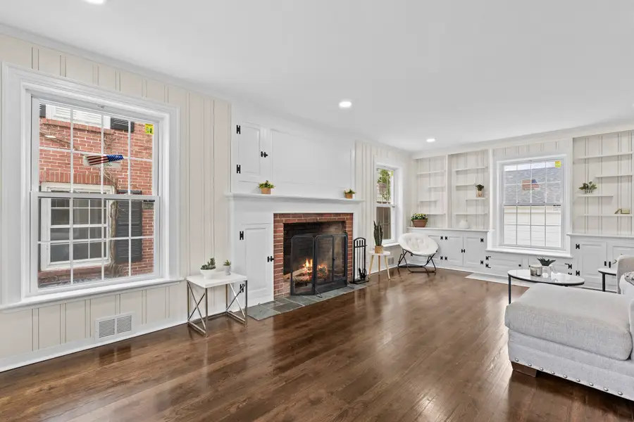 6329 N Berkeley Blvd, Whitefish Bay, WI 53217 - #2