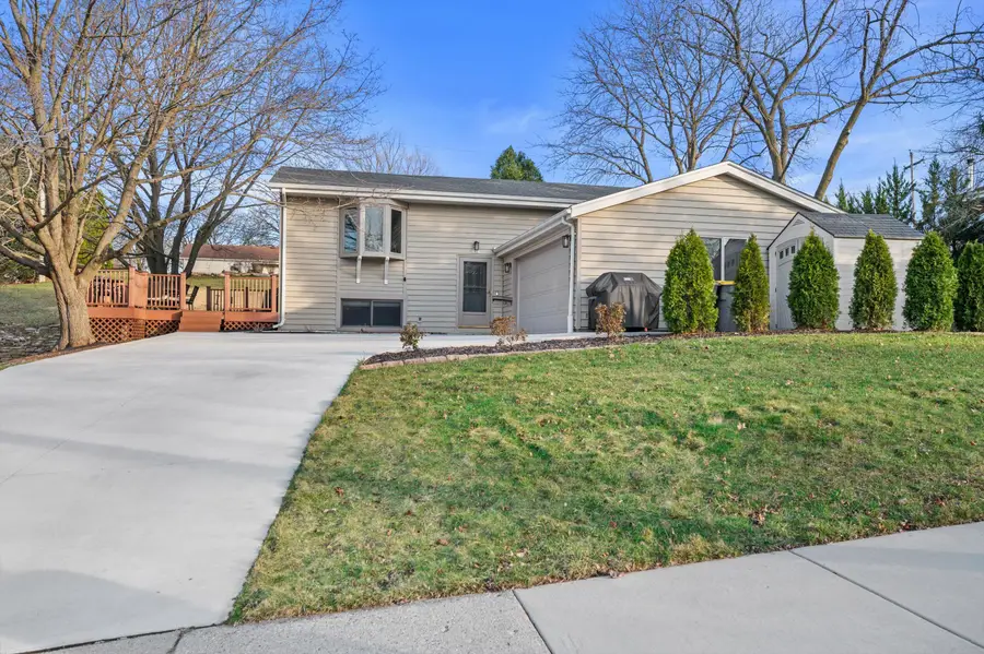 1961 Rambling Rose Rd, Waukesha, WI 53186 - #2