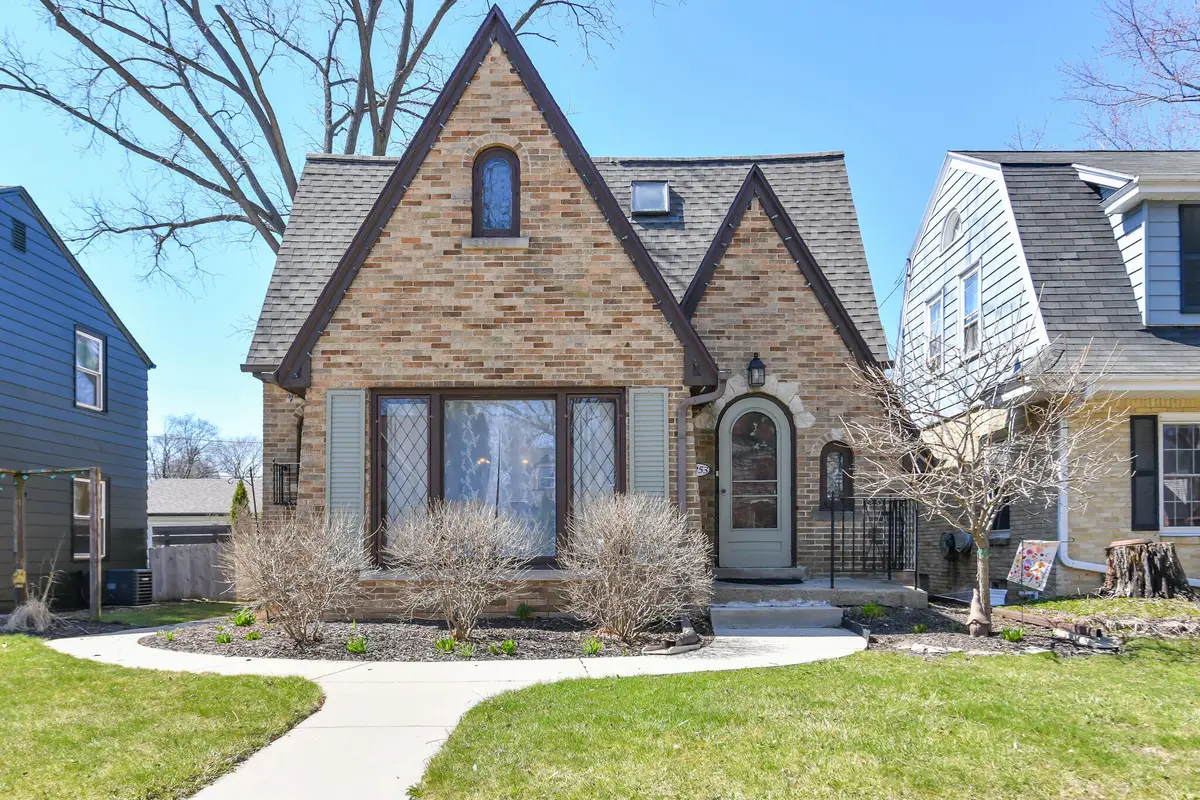 4253 S Austin St, Milwaukee, WI 53207 - #1
