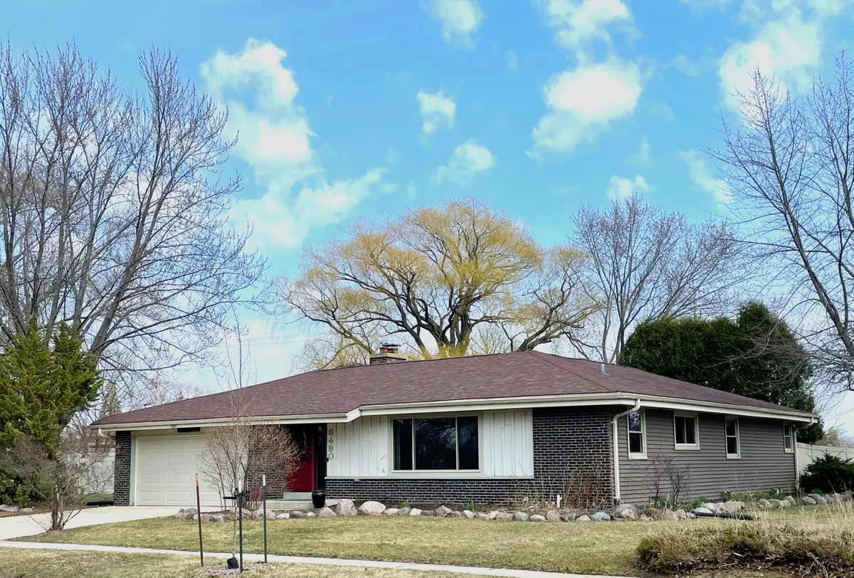 6490 S Crane Dr, Oak Creek, WI 53154 - #1