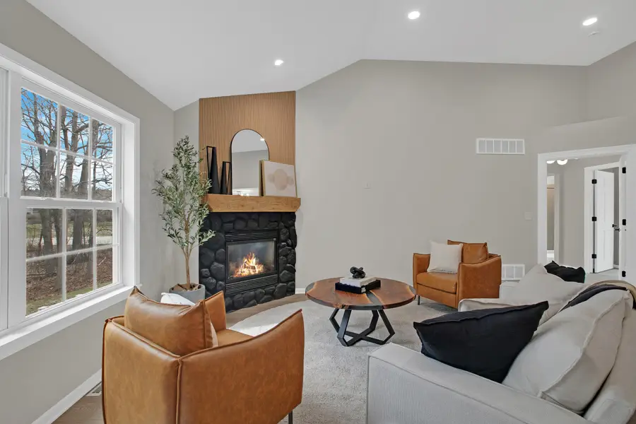 88 King Oak Ct, Random Lake, WI 53075 - #3