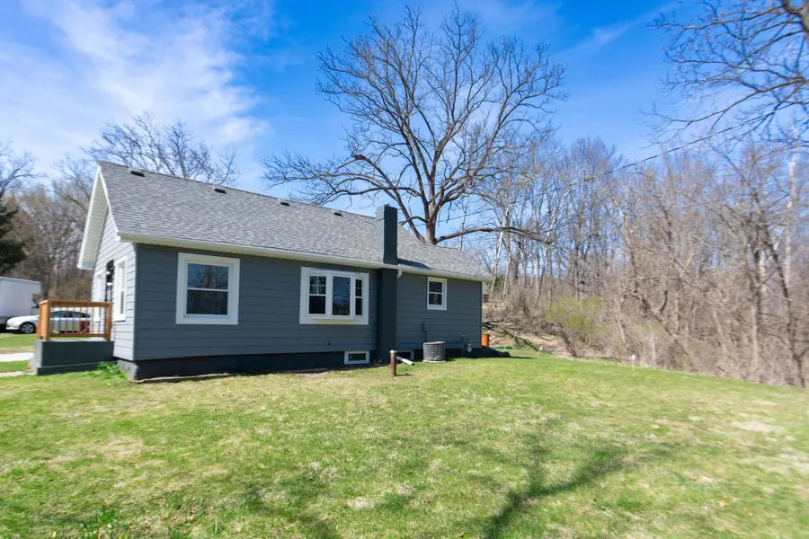 5437 Pleasant View Dr, Waterford, WI 53185 - #3