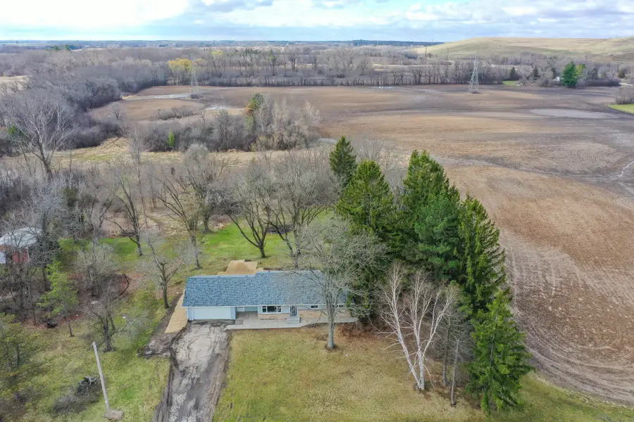 10905 W Oakwood Rd, Franklin, WI 53132 - #2