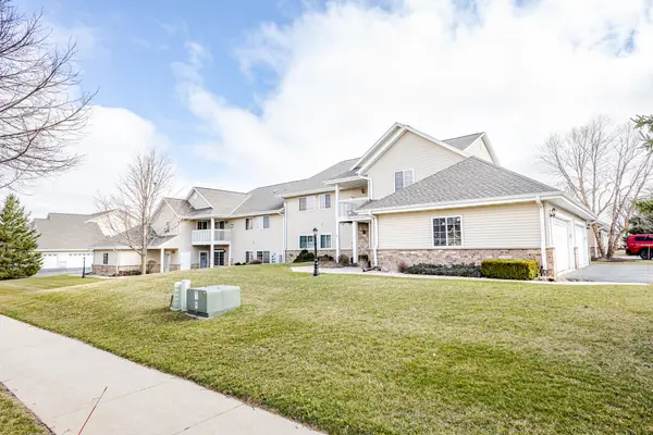 W197N17110 Stonewall Dr, Jackson, WI 53037