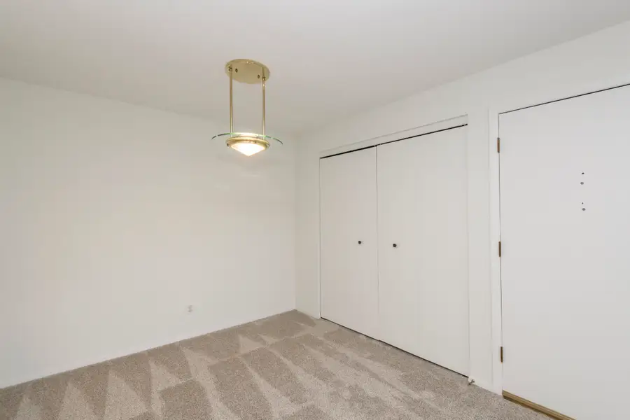 350 Park Hill Dr, Pewaukee, WI 53072 - #3