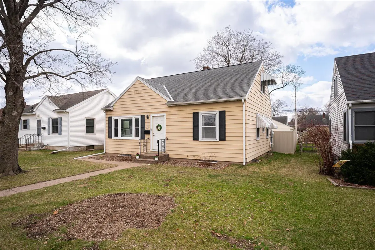 1324 Hyde Ave, La Crosse, WI 54601 - #1