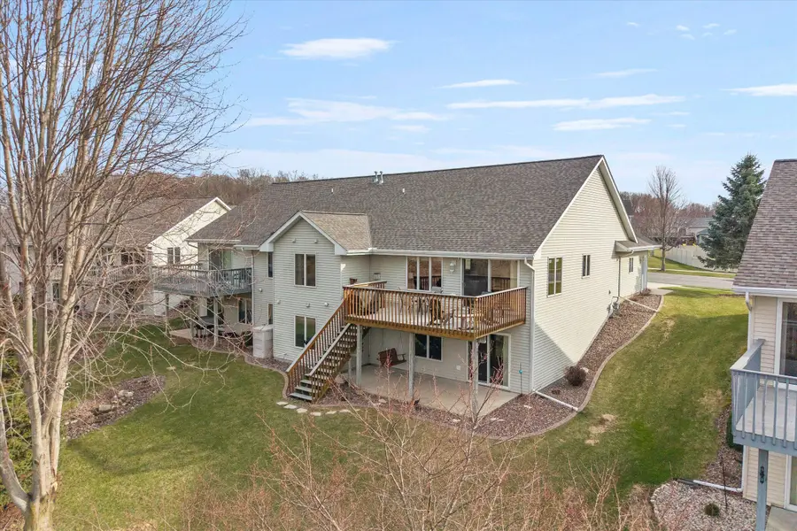 1054 Stillwater Ln, Hartford, WI 53027 - #3