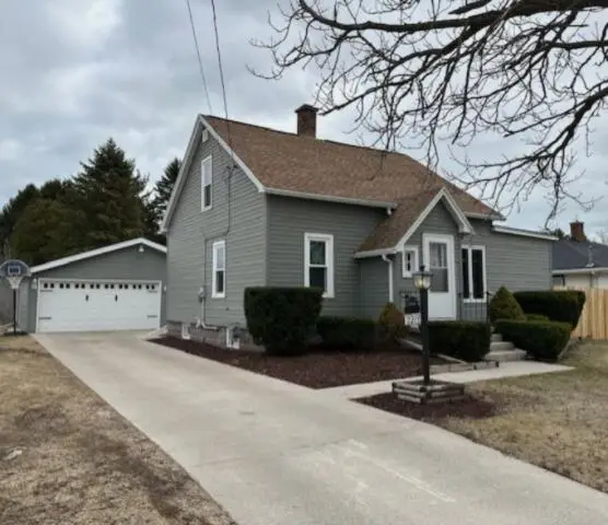 2213 S 35th St, Manitowoc, WI 54220 - #2