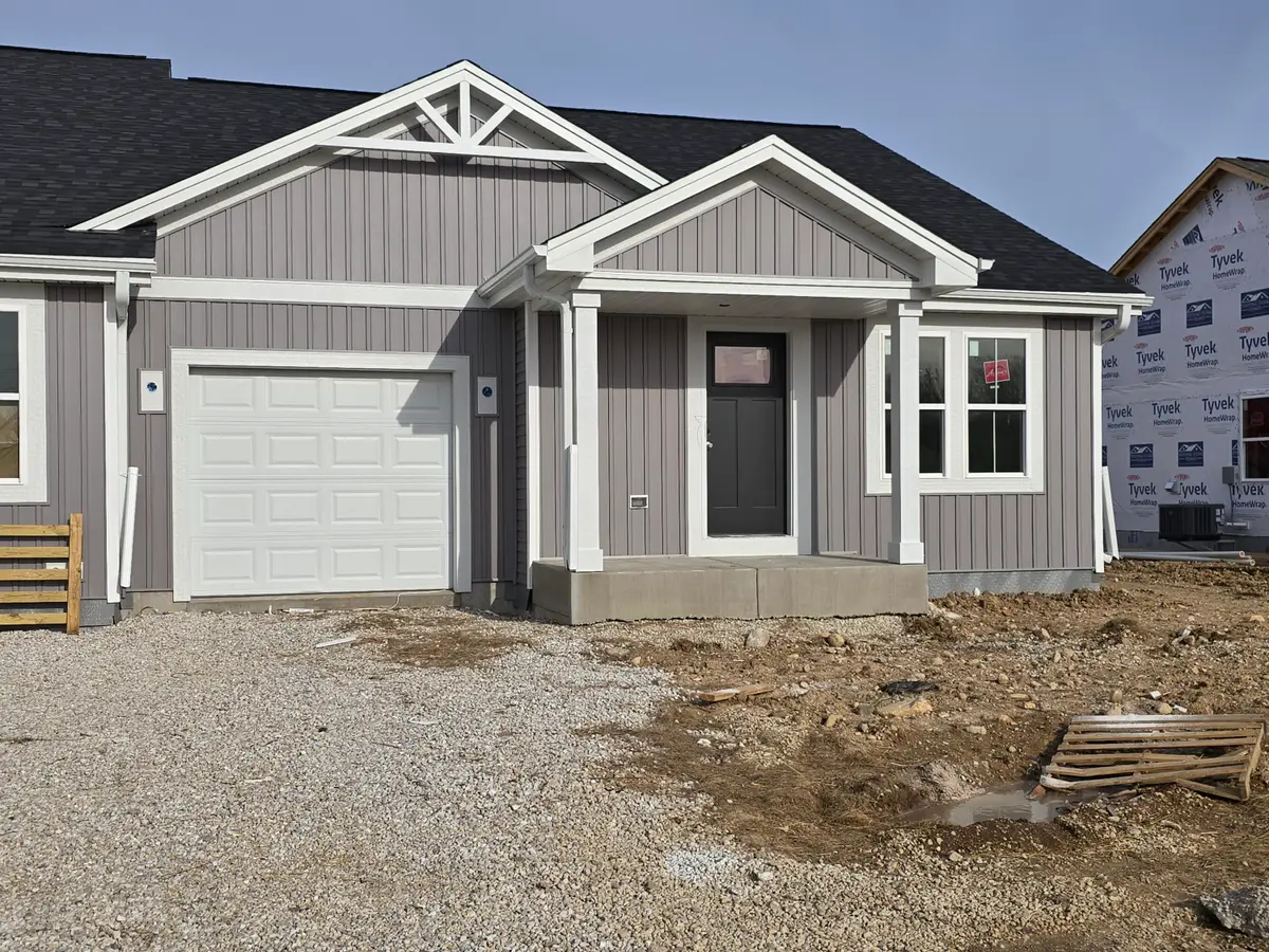 624 Harvest Ln, Hartford, WI 53027 - #1