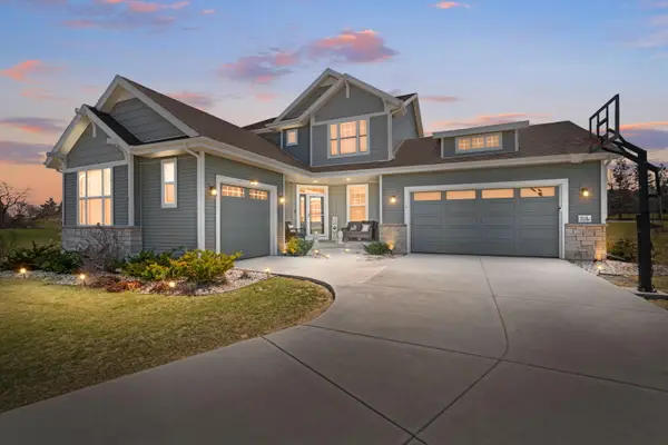 W148N10450 Blackbird Pt, Germantown, WI 53022