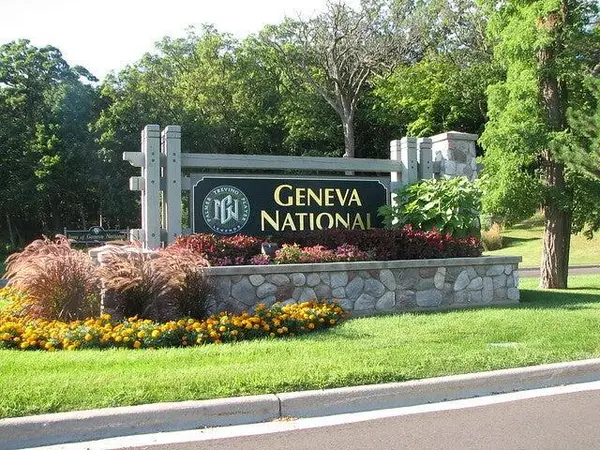 1490 Prestwick Dr, Geneva, WI 53147