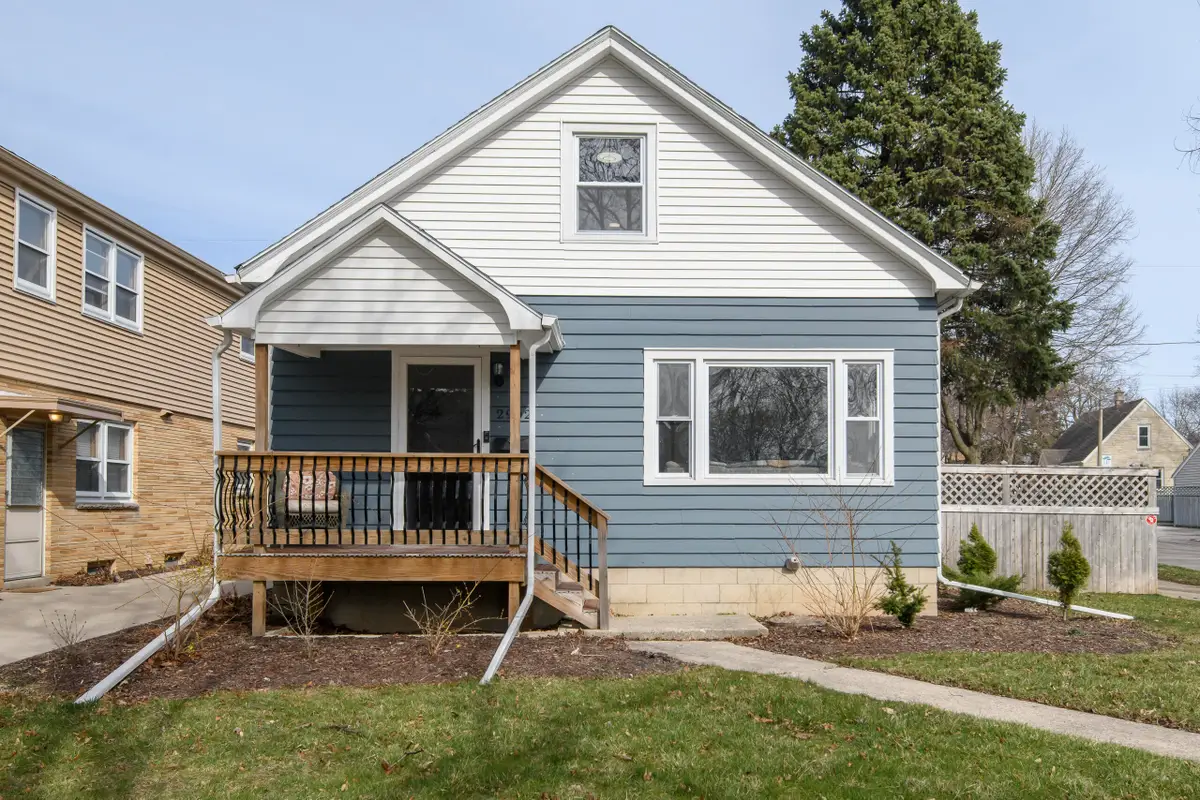 2902 N 75th St, Milwaukee, WI 53210 - #1