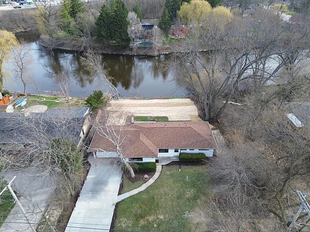 519 W Montclaire Ave, Glendale, WI 53217 - #1