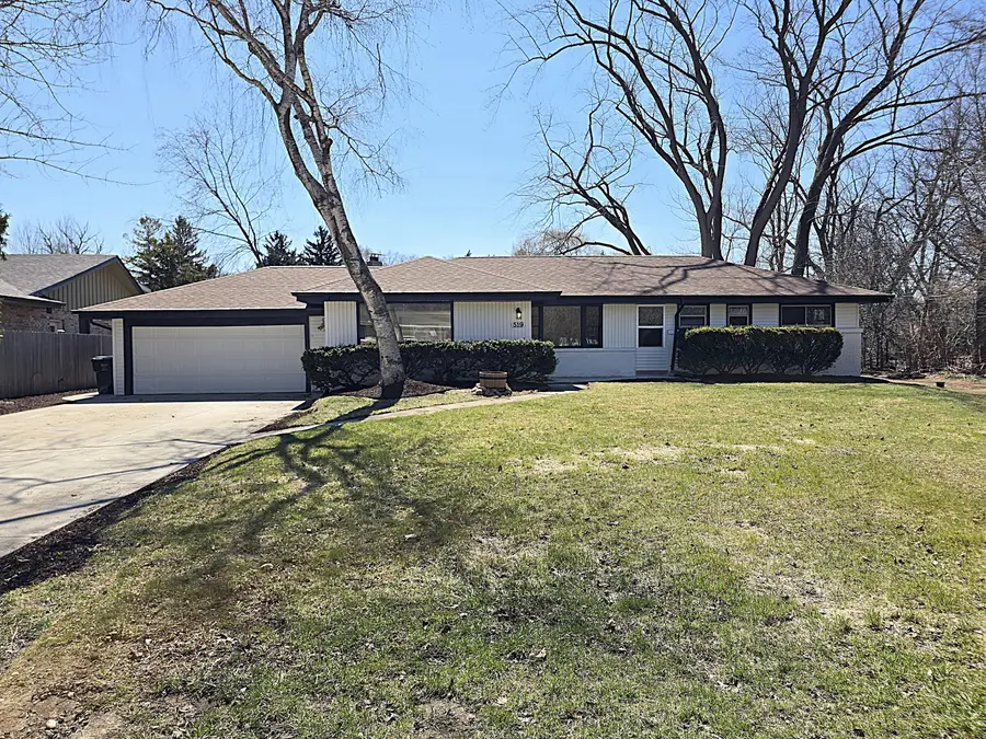 519 W Montclaire Ave, Glendale, WI 53217 - #2