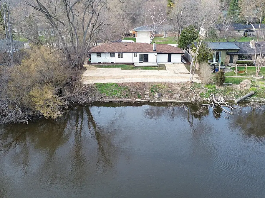 519 W Montclaire Ave, Glendale, WI 53217 - #3