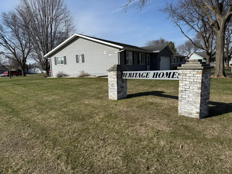 15 Heritage Ln, Fond Du Lac, WI 54935 - #3