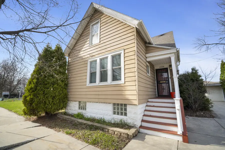 1338 W Brown St, Milwaukee, WI 53205 - #2